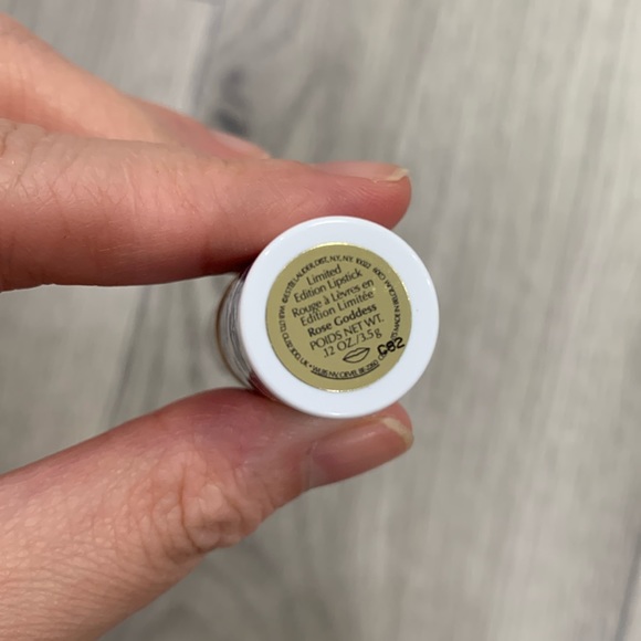 NEW estee lauder limited edition lipstick rose goddess 3.5g - Picture 5 of 5